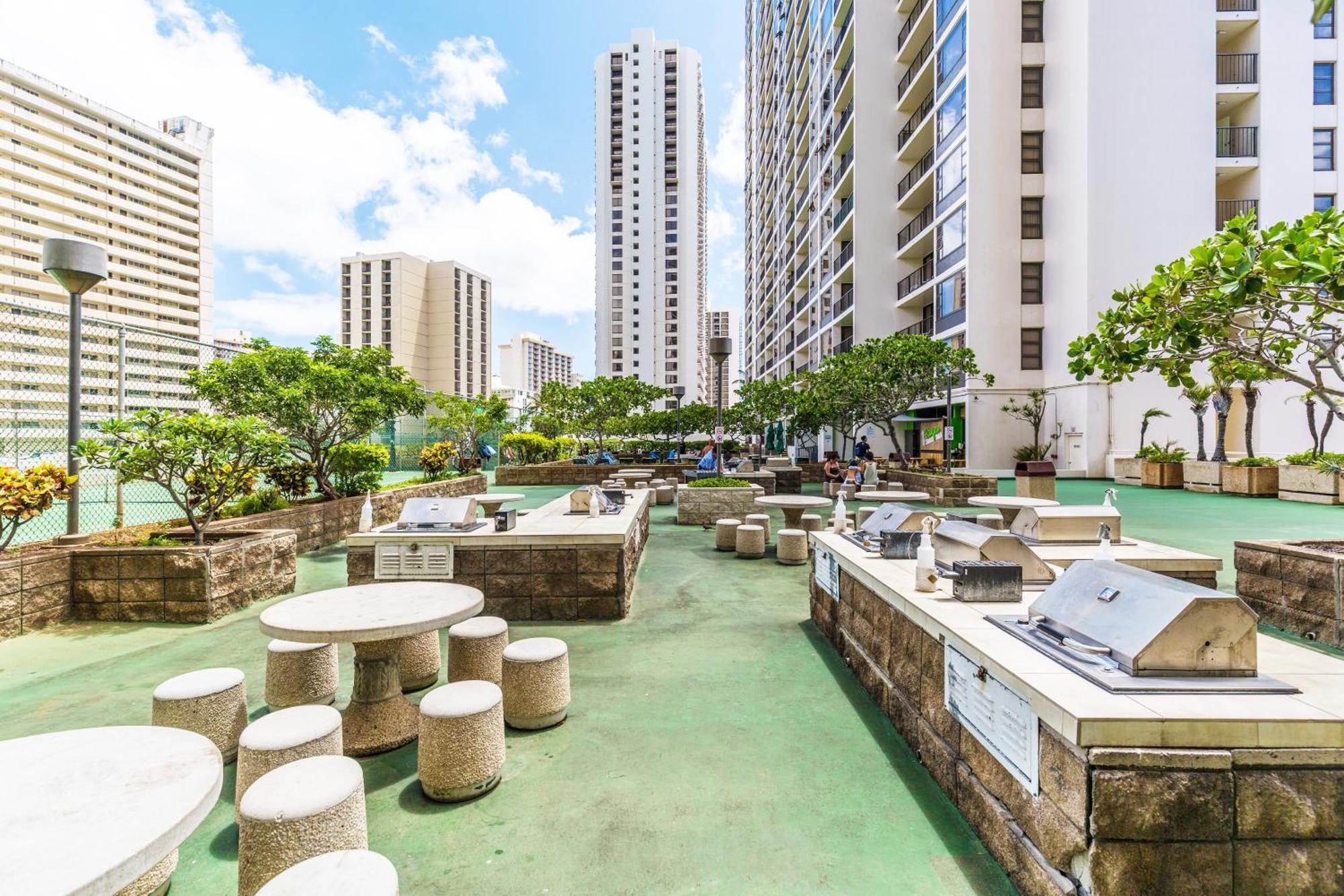 Great Ocean View Condo, Near With Free Parking! * Honolulu