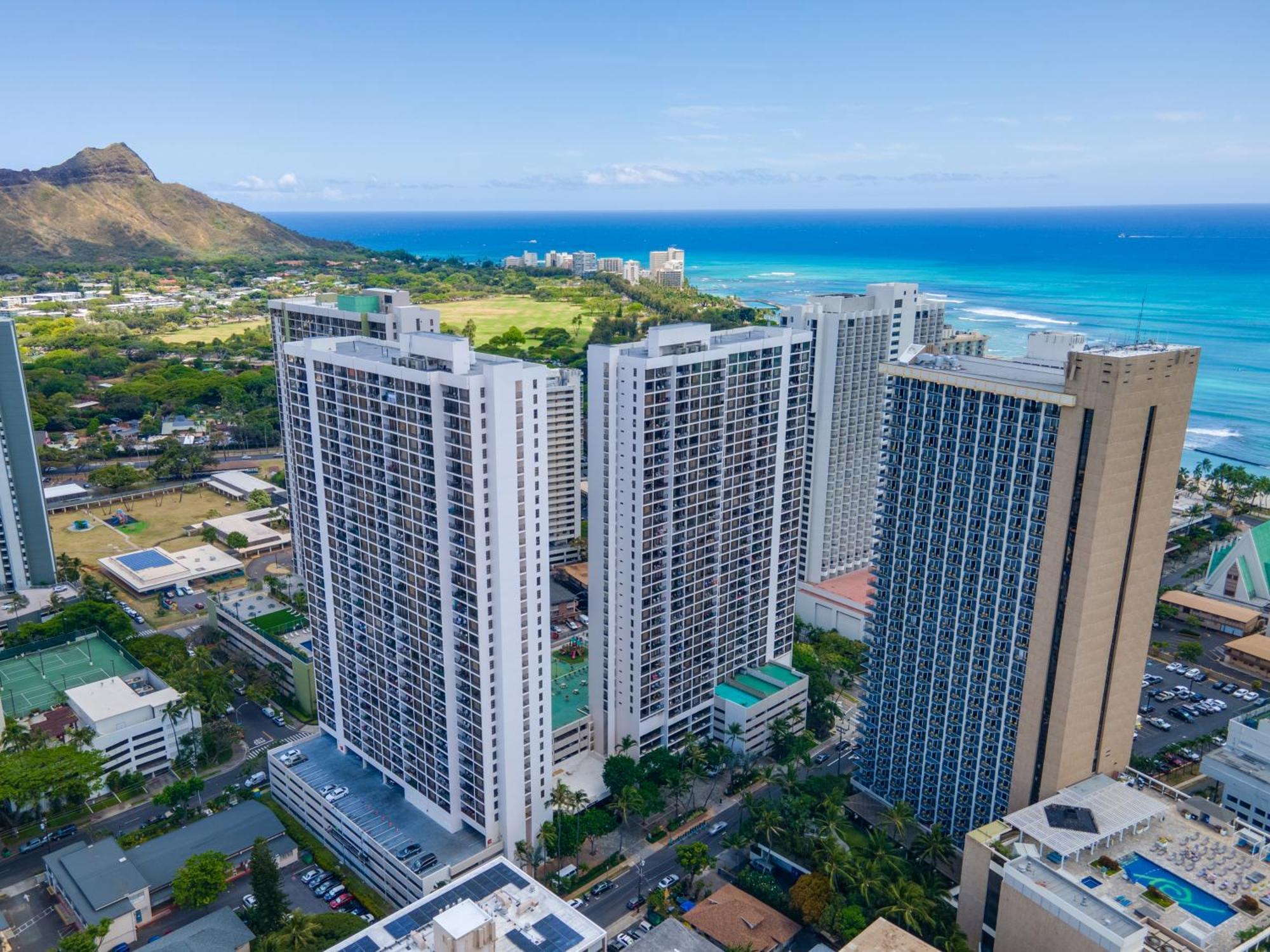 Great Ocean View Condo, Near With Free Parking! Honolulu