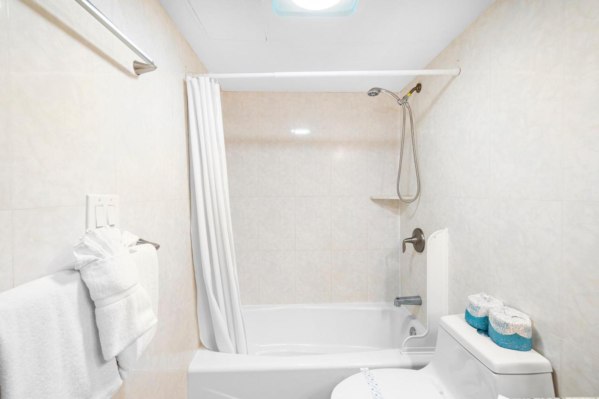 Great Ocean View Condo, Near With Free Parking! Appartement *