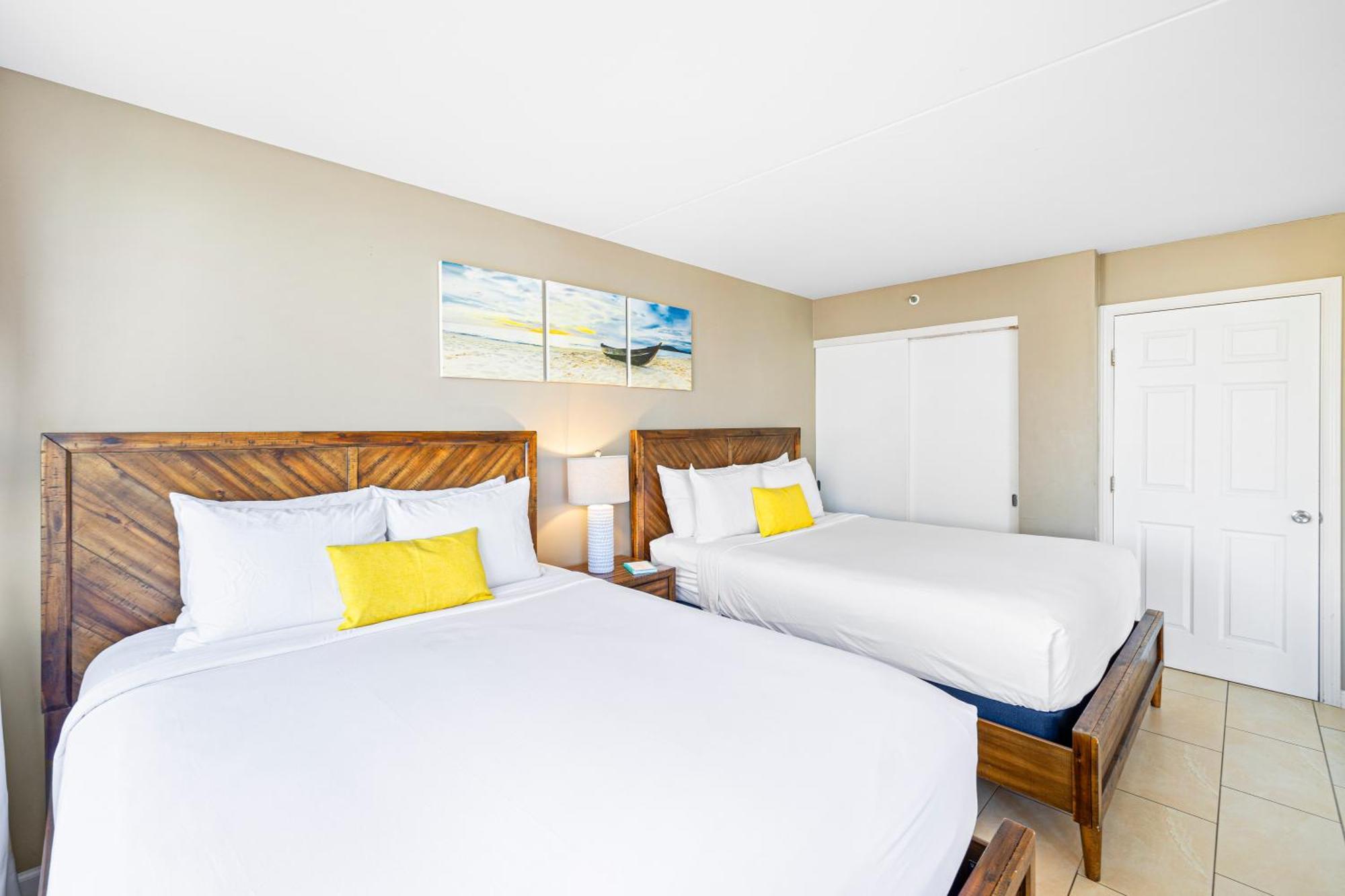 Great Ocean View Condo, Near With Free Parking!