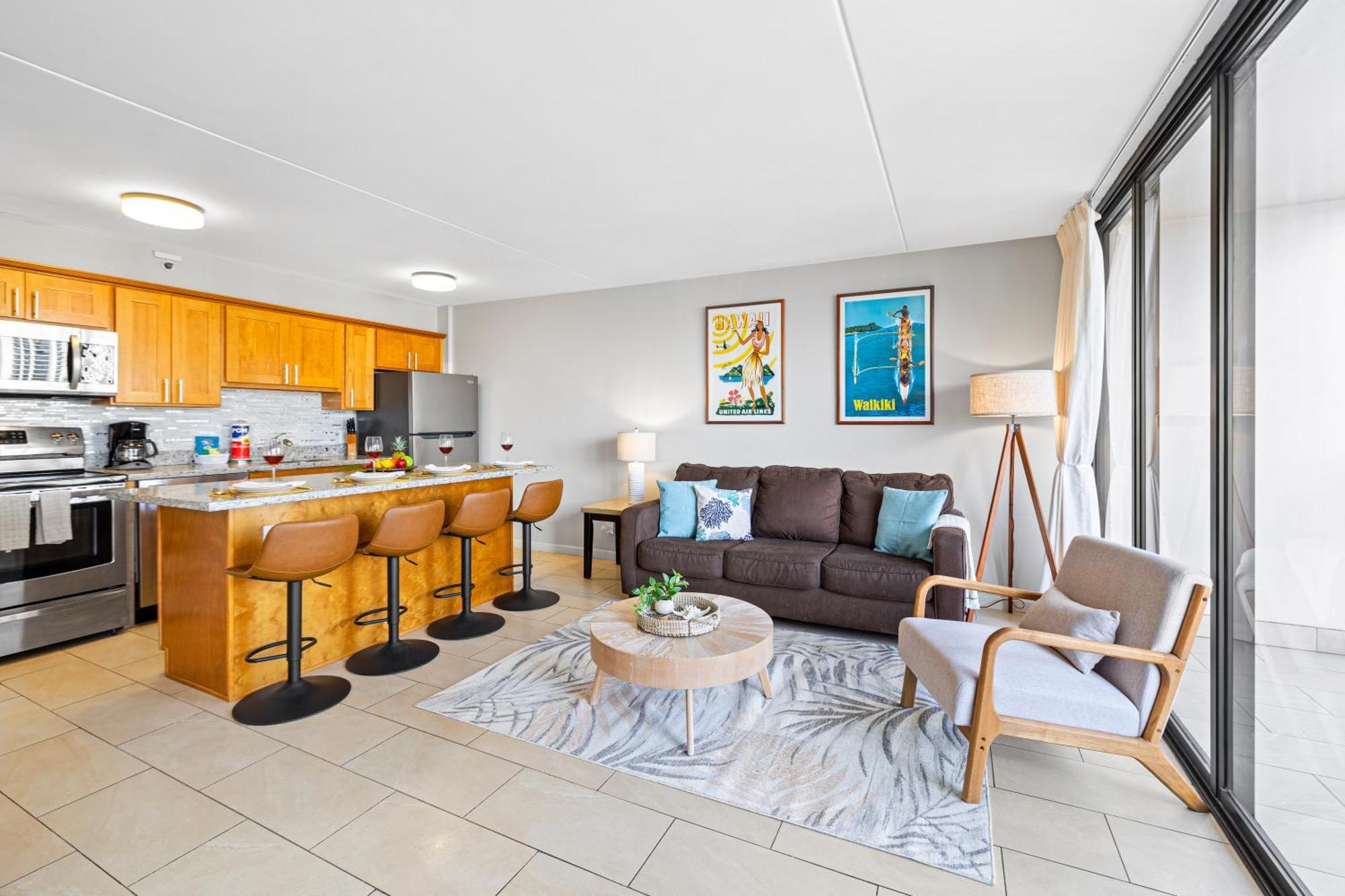 Great Ocean View Condo, Near With Free Parking! *