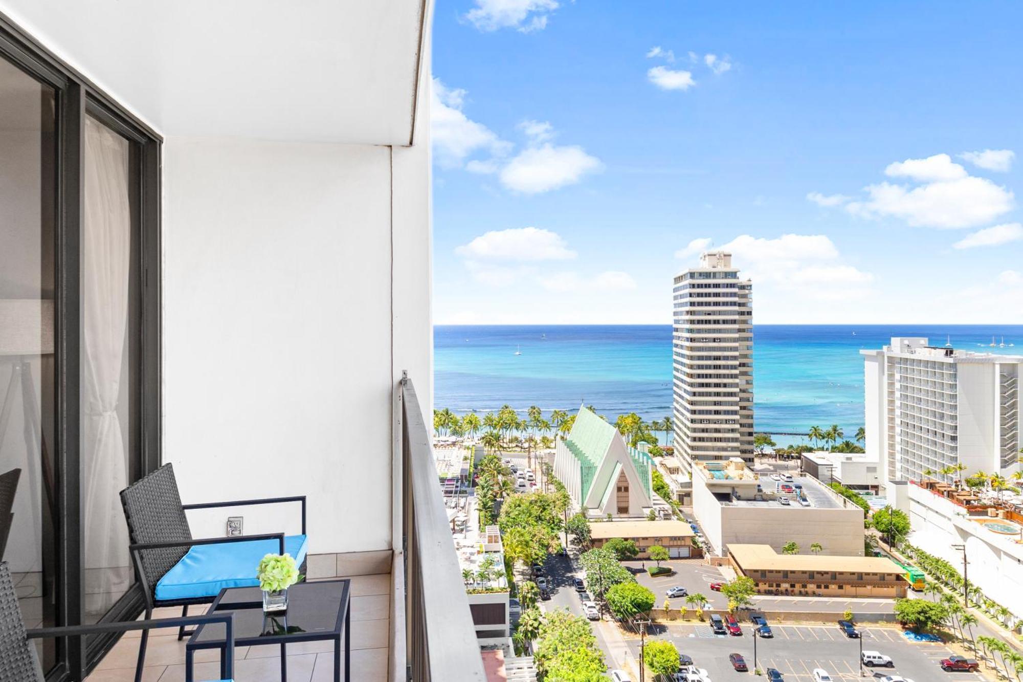 Great Ocean View Condo, Near With Free Parking!